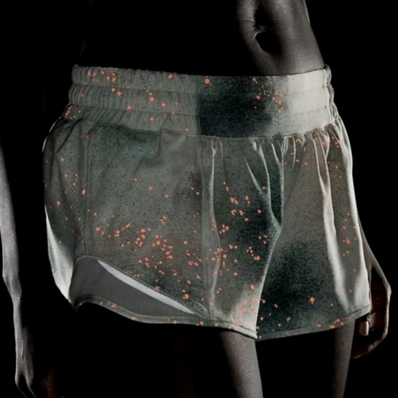 Lululemon Hotty Hot Low-rise Reflective Short Size 4 - Picture 3 of 15